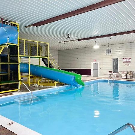 Camp Inn Lodge Au Sable Екстериор снимка