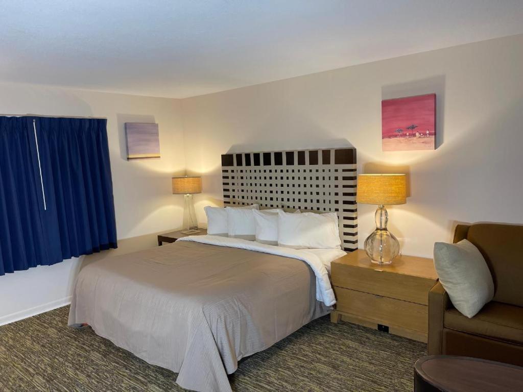 Camp Inn Lodge Au Sable Екстериор снимка